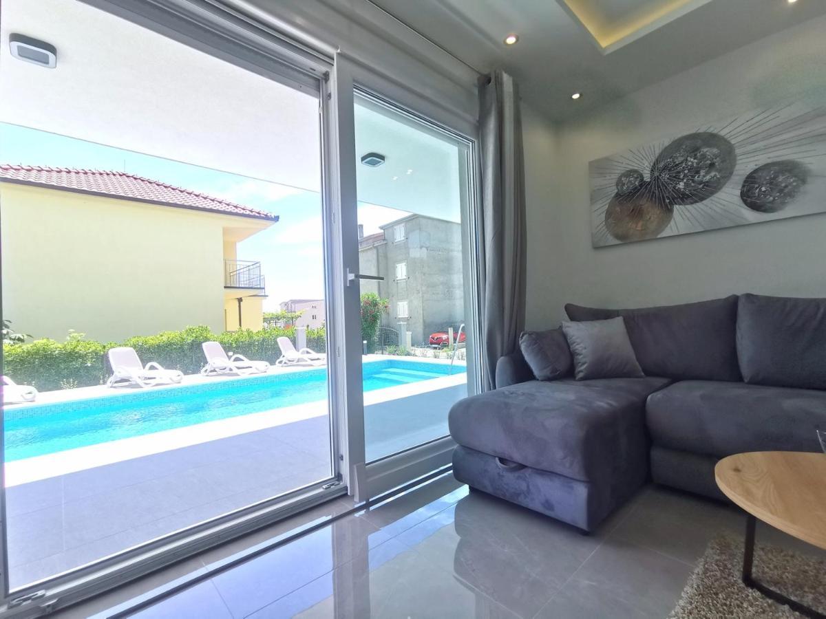 Seka Apartments With A Pool Kaštela Exterior foto