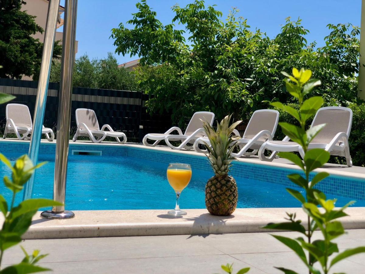 Seka Apartments With A Pool Kaštela Exterior foto