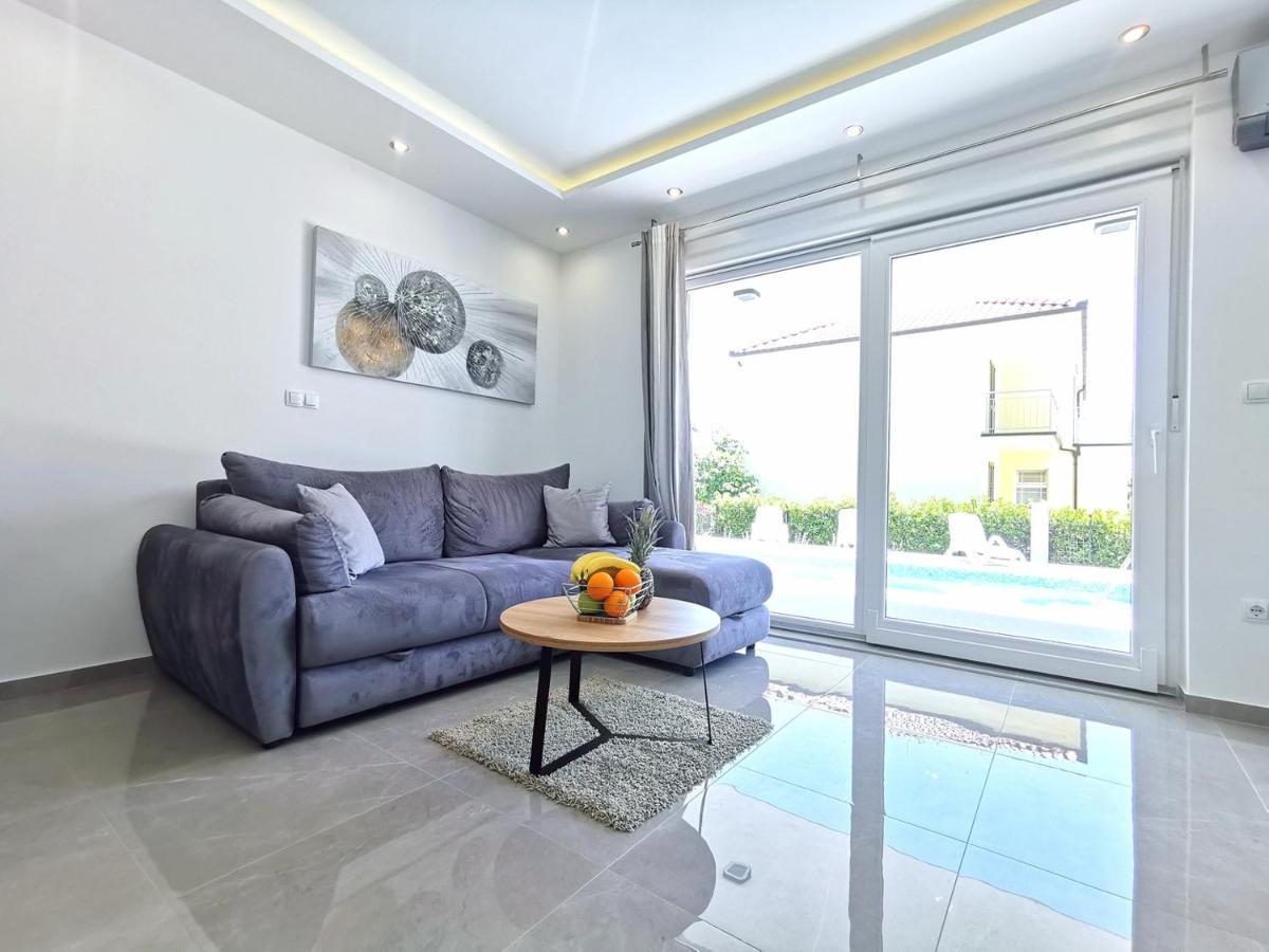 Seka Apartments With A Pool Kaštela Exterior foto